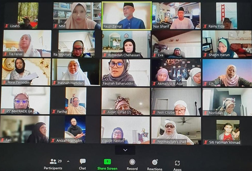 Tadarus Al-Quran serta pertemuan menggunakan aplikasi Zoom menjadi pembakar semangat mereka untuk meraikan Ramadan dan Syawal. Gambar: Astro AWANI