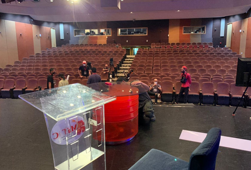 Ia merupakan pertembungan pertama antara Anwar dan Najib - Foto/Astro AWANI