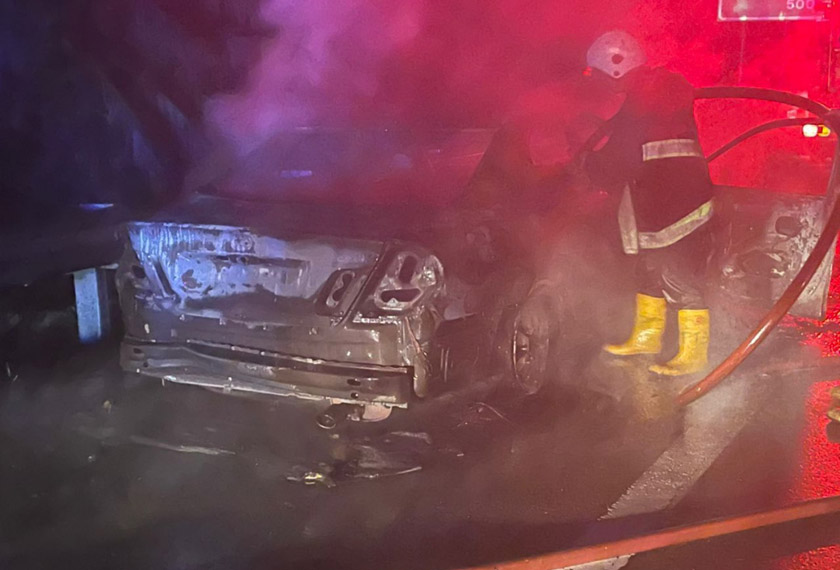 Api marak namun telah berjaya dipadamkan oleh pihak bomba. - Foto PDRM