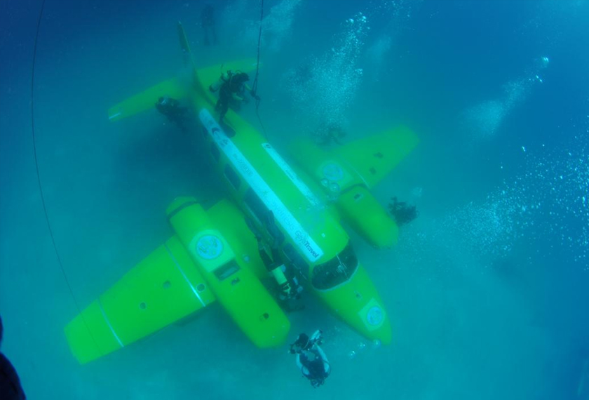 Tukun kapal terbang ini melalui proses pengubahsuaian dengan beberapa bahagian seperti enjin, tingkap dikeluarkan bagi menggalakkan pertumbuhan terumbu di bahagian kapal - Foto/PPTD