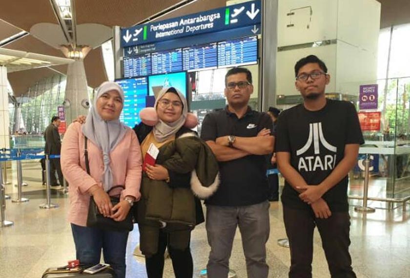 Noraini Mohamad (paling kiri) teruja untuk melawat Rusia bagi menemui anaknya di Volgograd apabila negara itu mengumumkan sempadan negaranya mula dibuka untuk menerima pelancong dari Malaysia. - Gambar Astro AWANI