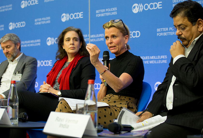 Gabriela Bucher ketika sesi dialog WEF 2022