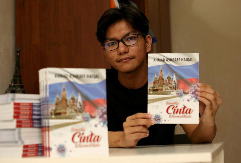 Buku Senandika Cinta & Korona di Rusia tulisan pelajar Malaysia, jurusan bidang Perubatan, Ahmad Ashraff Haiqal bakal dilancarkan dalam satu majlis di kedutaan Malaysia di Moscow, Julai ini. - Gambar Astro AWANI