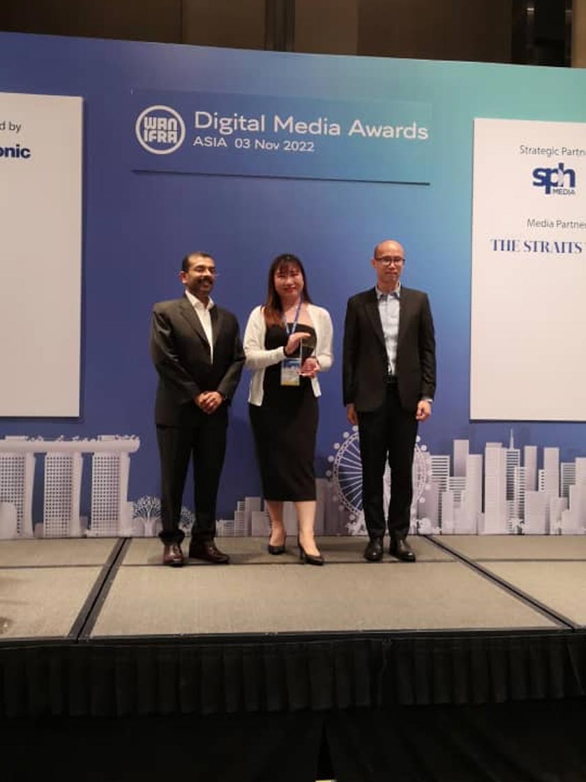 Cherish Leow (middle), assistant vice-president of Branded Content at the 2022 Asia Digital Media Awards, Singapore, November 4, 2022. - Astro AWANI 