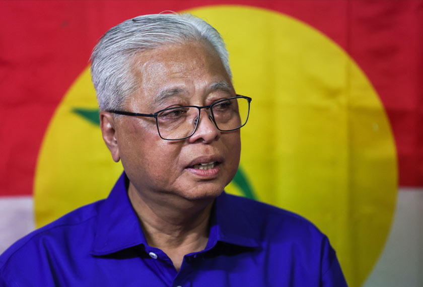 Datuk Seri Ismail Sabri Yaakob mewakili BN, manakala Abas Awang dan Asmawi Harun masing-masing mewakili PH serta PN.