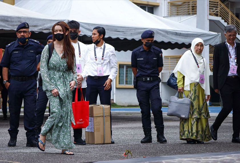 Calon bebas, Nur Fathiah Syazwana Shaharudin atau lebih dikenali dengan panggilan Cleopatra turut mendapat perhatian ramai