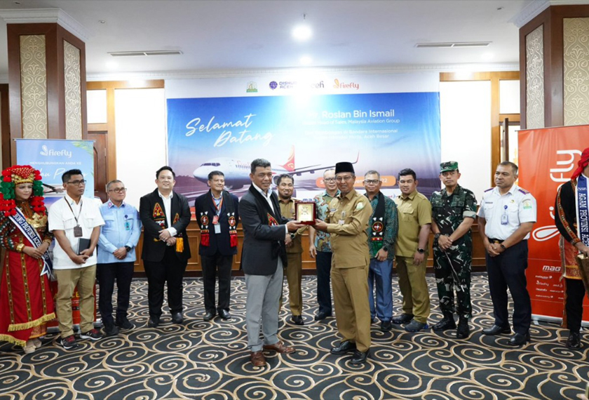 Majlis sambutan sempena laluan baharu diadakan di Lapangan Terbang Antarabangsa Sultan Iskandar Muda, dihadiri antara lain, wakil kerajaan Aceh, Firefly dan pengurusan Malaysia Airlines, 7 Nov 2022. Foto Firefly