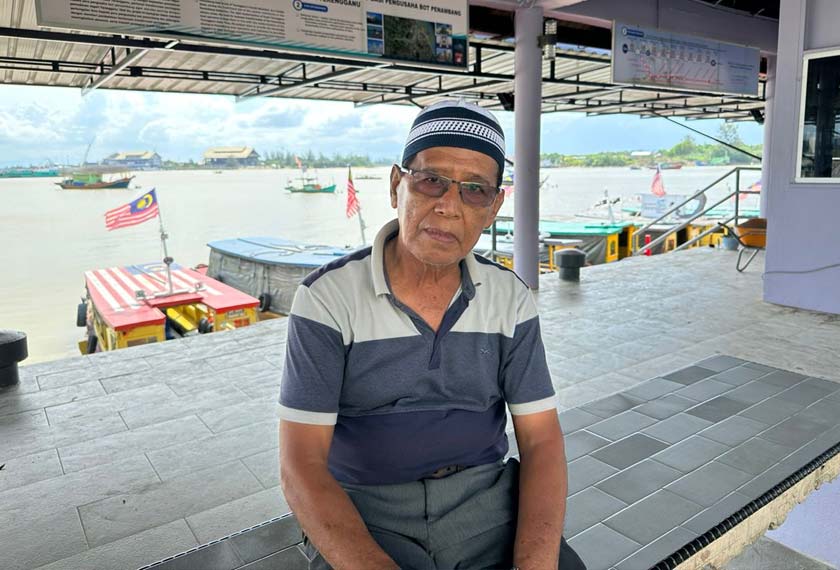 Pengusaha bot penambang, Muhammad Ibrahim mahu kerajaan negeri terus bantu industri ini yang menjadi aset pelancongan di Kuala Terengganu - Foto/AstroAWANI/HafiziRosli