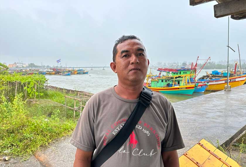 Nelayan, Mohd Zambri Mohd Noor berharap kelonggaran diberikan kerana musim tengkujuh merupakan lubuk rezeki untuk nelayan menangkap udang. - Foto/AstroAWANI