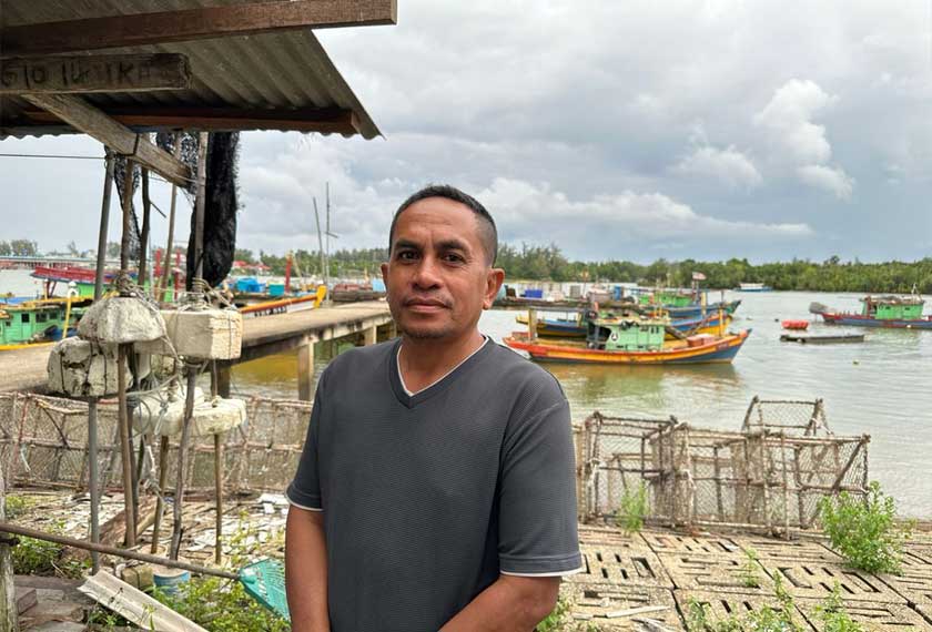 Nelayan, Muhamad Asri Ramli menyatakan hasrat agar kerajaan permudahkan para nelayan menjana pendapatan tambahan ketika musim tengkujuh. - Foto/AstroAWANI