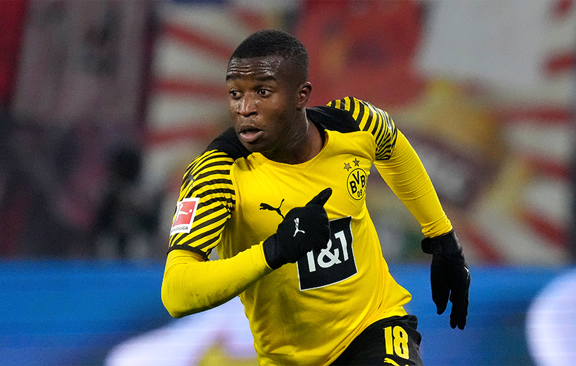 Youssoufa Moukoko ketika beraksi dalam perlawanan Bundesliga Jerman antara RB Leipzig dan Borussia Dortmund di Leipzig, Jerman, 6 Nov 2021. - Gambar fail AP
