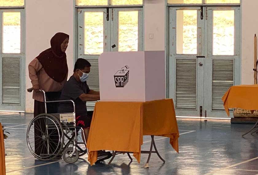 Nasri ketika menunaikan tanggungjawab di IPD Raub. - Astro AWANI