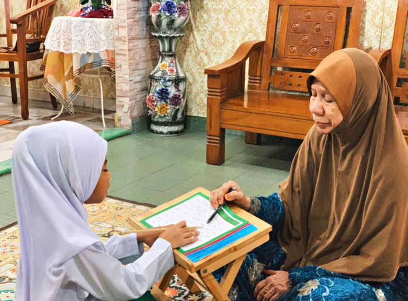 Pada setiap hujung minggu, Fatimah mengambil inisiatif untuk mengajar anak-anak yatim mahupun asnaf di bawah persatuannya, kelas mengaji.