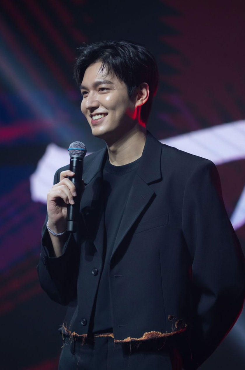 Bintang K-Pop fenomena dunia, Lee Min Ho, disambut meriah oleh peminat ketika muncul di pentas sebagai penampilan khas selaku duta antarabangsa Cuckoo di Stadium Axiata Arena