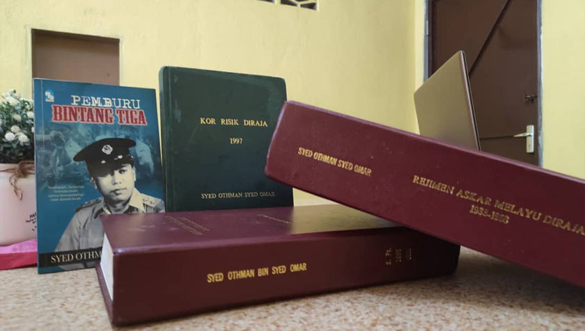 Selain buku, Syed Othman juga berjaya menyiapkan dua tesis ketika beliau melanjutkan pelajaran di UKM dan UM.