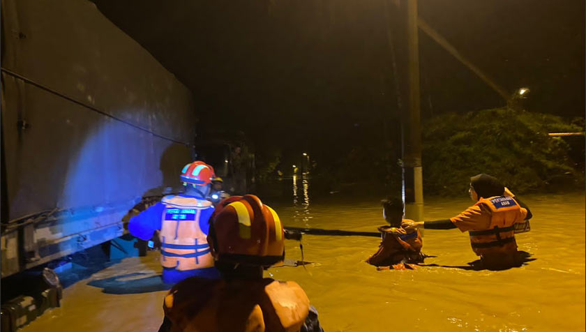 Seramai 164 orang mangsa daripada 50 keluarga dipindahkan ke PPS di dua daerah di Kedah sehingga jam 6 pagi tadi. - Foto APM