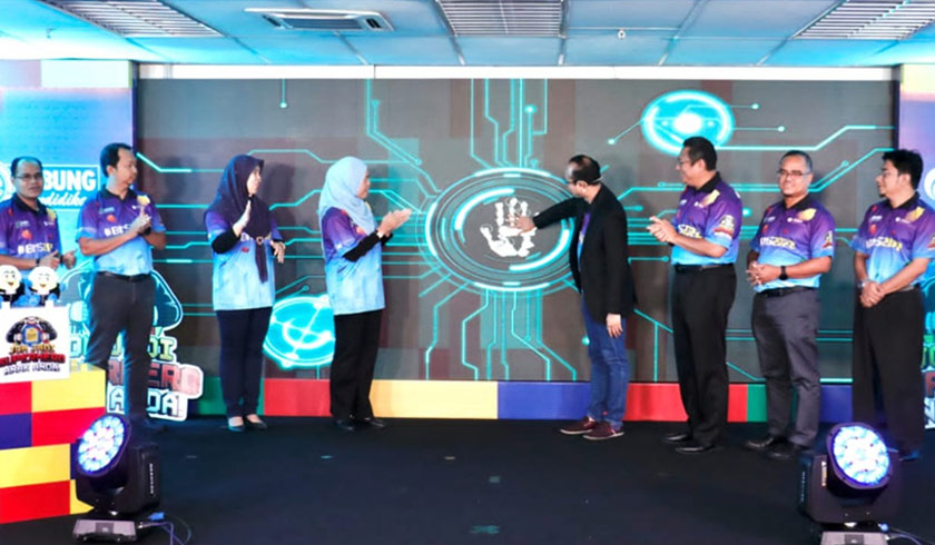 Ahmad Dasuki Abdul Majid, diiringi Pengurusan PTPTN merasmikan Majlis Penutup BMS 2022 dan Sambutan Hari Tabungan Sedunia.