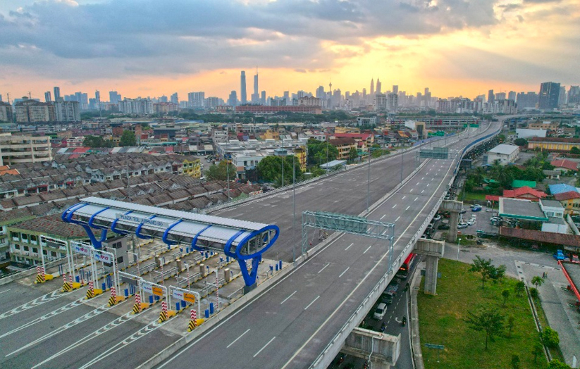 Lebuh aya SUKE mempunyai tiga plaza tol, iaitu Alam Damai, Bukit Teratai dan Ampang. - Foto Prolintas