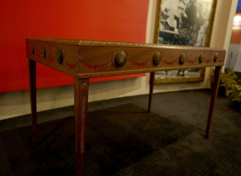 Meja Hari Malaysia antara koleksi yang dipamerkan di Memorial Tunku Abdul Rahman di Arkib Negara.