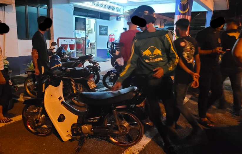 Antara remaja yang ditahan dalam operasi itu. - Foto PDRM