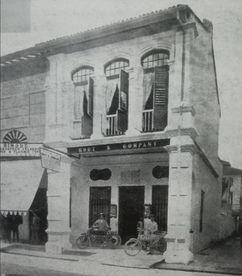 Kedai foto Jepun (kiri), Hinode Photographer yang terletak di Belfield Street (Jalan Sultan Yusuf). - Foto Kinta Valley: Pioneering Malaysia's Modern Development