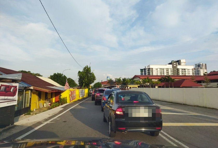 Beginilah keadaanya pada setiap pagi, ketika hari sekolah dan sekiranya ada projek baharu, penduduk bimbang kesesakannya berkali ganda.