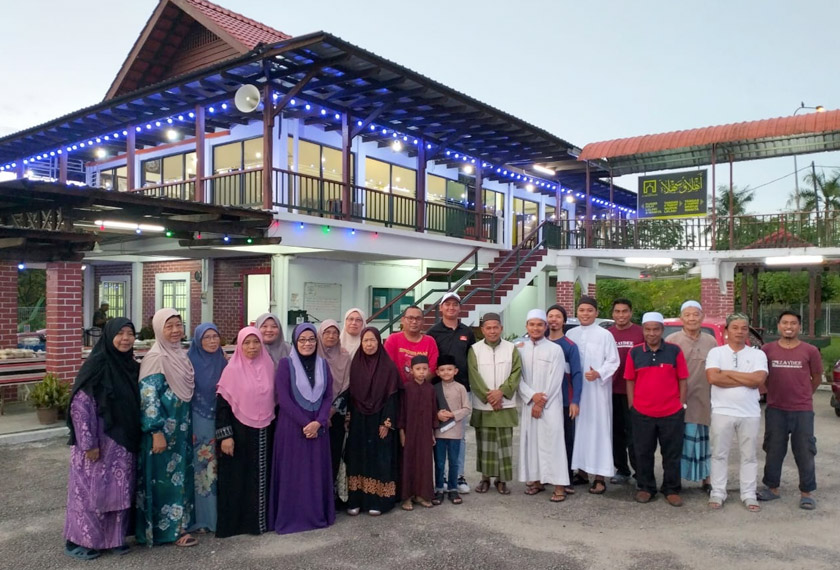Antara jemaah Surau Ah-Muhtadin.
