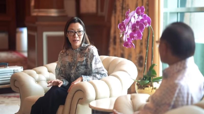Dua hari lalu, Michelle Yeoh meraikan kejayaan di pentas berprestij itu bersama peminat di pusat beli-belah, Pavilion Kuala Lumpur. - Foto Instagram Story Anwar Ibrahim