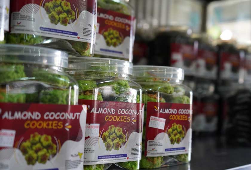 Keluarga boleh buat pesanan melalui kakitangan penjara selain ia turut dijual kepada awam.