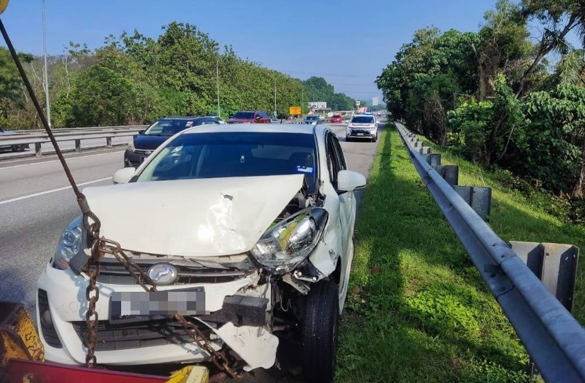 Siasatan awal mendapati, kereta dinaiki tiga beranak itu dilanggar dari arah belakang oleh sebuah lagi kereta jenis Perodua Myvi.