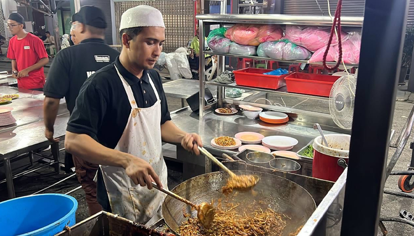 Muhammad Nabil bersemangat dan bangga apabila masakannya menerima pujian Perdana Menteri. - Foto Astro AWANI