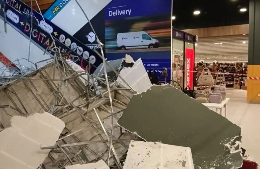 Keadaan siling kapur yang runtuh dan terhempas ke tingkat bawah pusat beli-belah dalam satu kejadian di Bandar Mahkota Cheras pada Isnin. - Foto JBPM