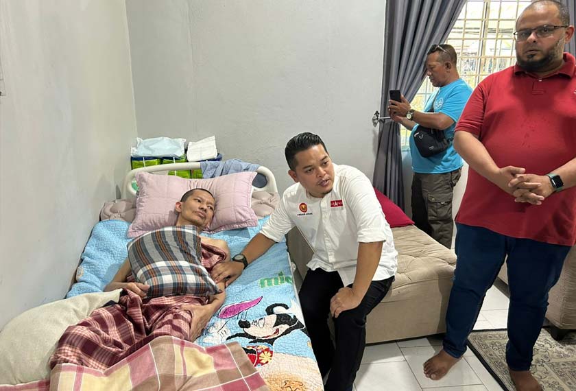 Firdaus Johari ketika mengadakan sesi ziarah kasih di sekitar Gurun.