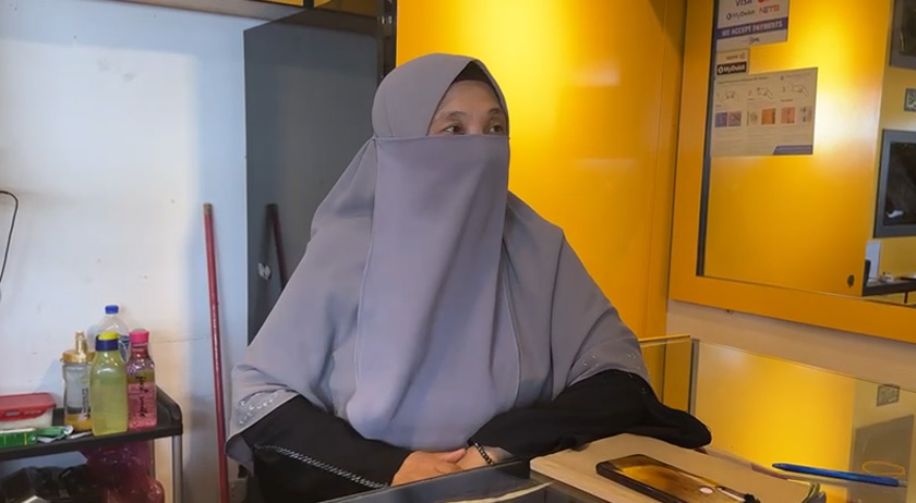 Hamisah, pemilik Kedai Emas Layar Hati, Pasar Kedai Payang, Kuala Terengganu