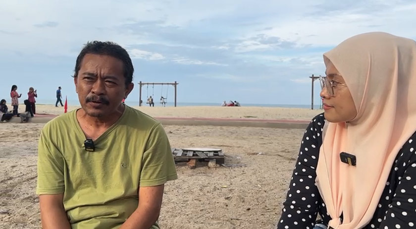 Rasyid, peniaga kaki lima di Pantai Pasir Buruk, Kuala Terengganu