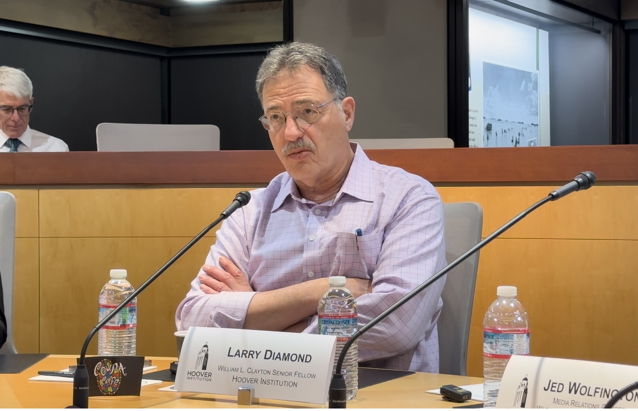 Larry Diamond, a senior fellow at the Hoover Institution speaks to journalists participating in the Foreign Press Centre programme at Stanford University