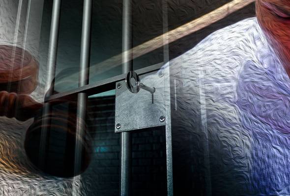 Dua rakan rompak warga asing dipenjara empat tahun, dua sebatan