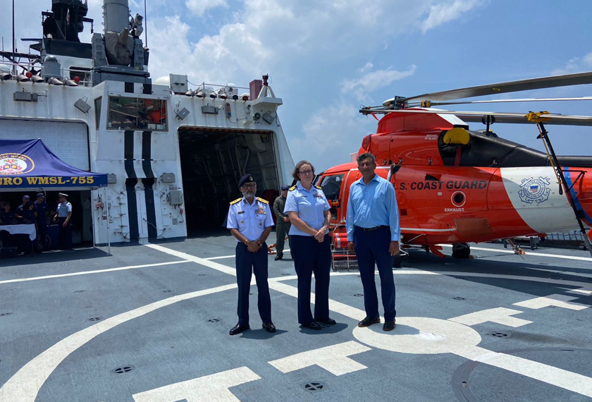 Laksamana Muda Maritim Aminuddin (kiri), Rula F. Deisher (tengah) dan Manu Bhalla (kanan) dan 