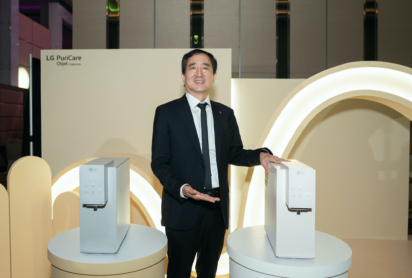 Pengarah Urusan LG Malaysia, Justin Choi pada majlis pelancaran Penulen Air Tanpa Tangki Layan Diri LG PuriCare™ | Koleksi Objet pada 22 Ogos 2013 di Bangsar, Kuala Lumpur.