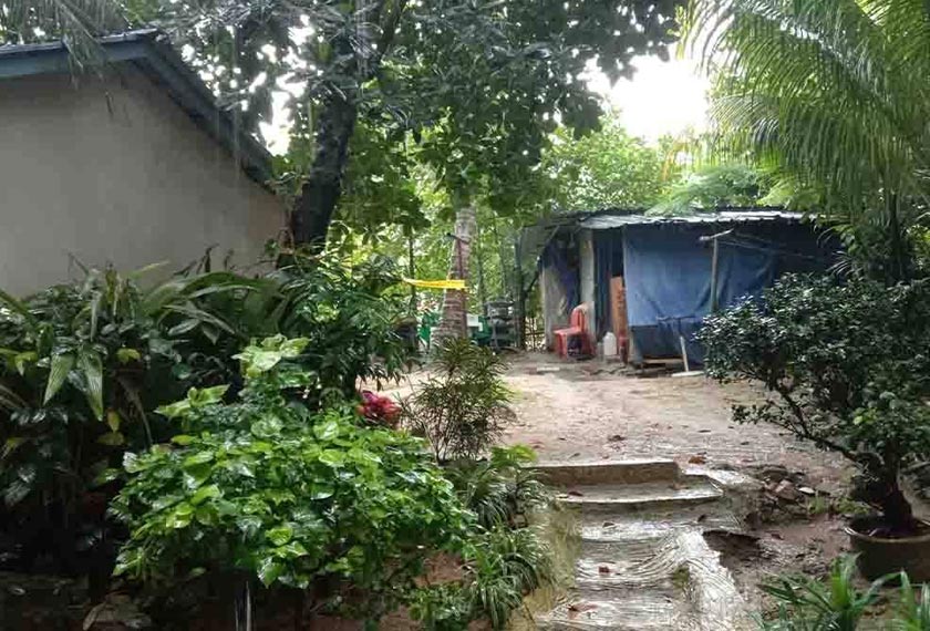 Laluan menuju ke anak sungai yang menjadi lokasi penemuan mayat Zayn Rayyan berdekatan Blok R, Apartmen Idaman. - Foto Sinar Harian