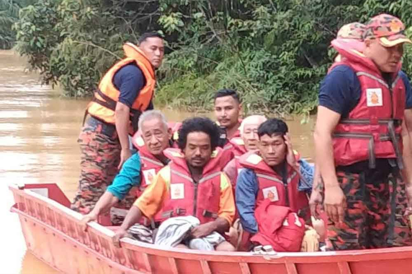 Mangsa terdiri daripada dua warga Myanmar dan dua lelaki bangsa Cina. - Foto JBPM Gua Musang