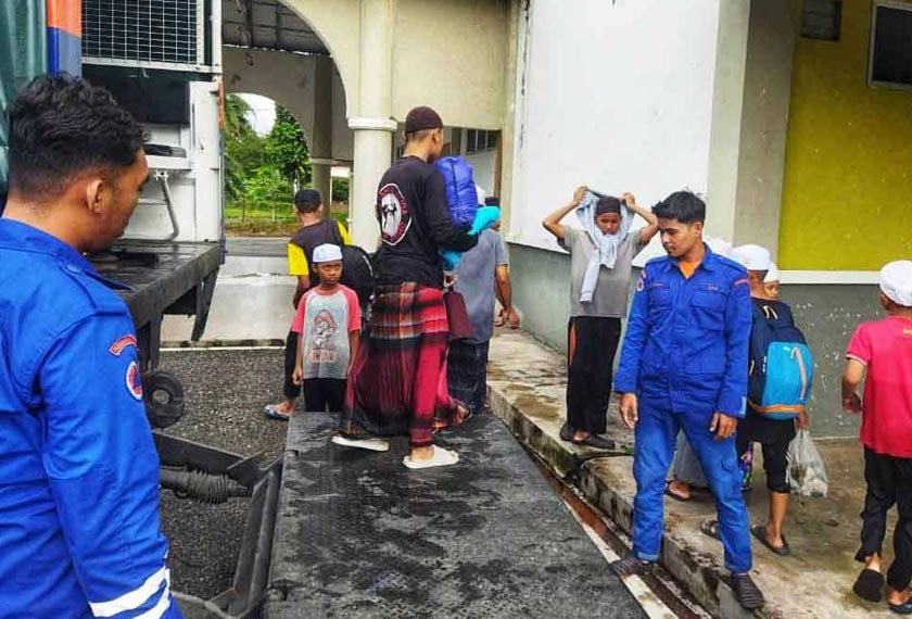 Sebahagian mangsa banjir yang dipindahkan ke PPS di Pahang. - Foto Ihsan APM