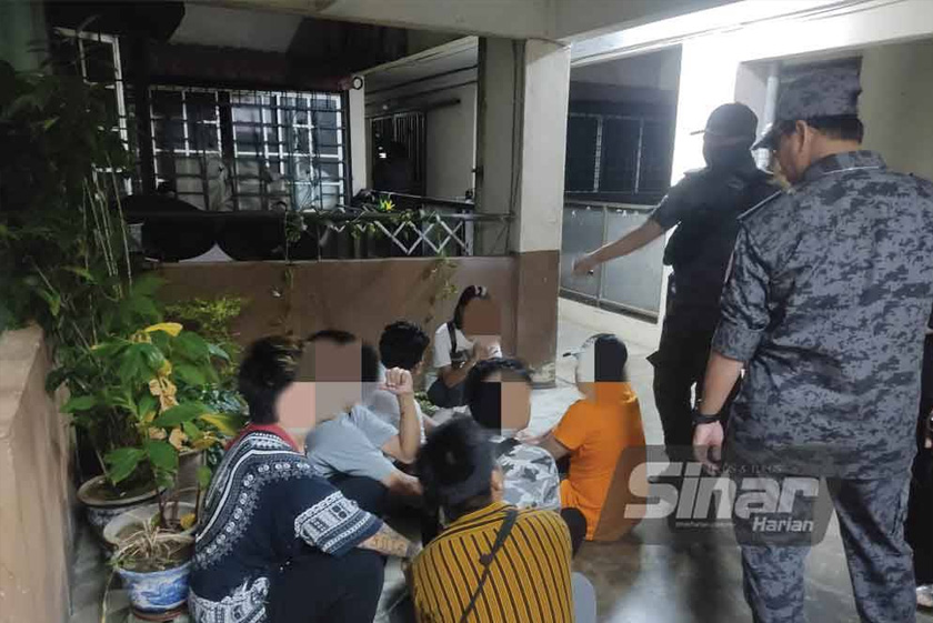 Antara warga asing yang ditahan dalam serbuan di Apartmen Abdullah Hukum, pada Sabtu. - Foto Sinar Harian