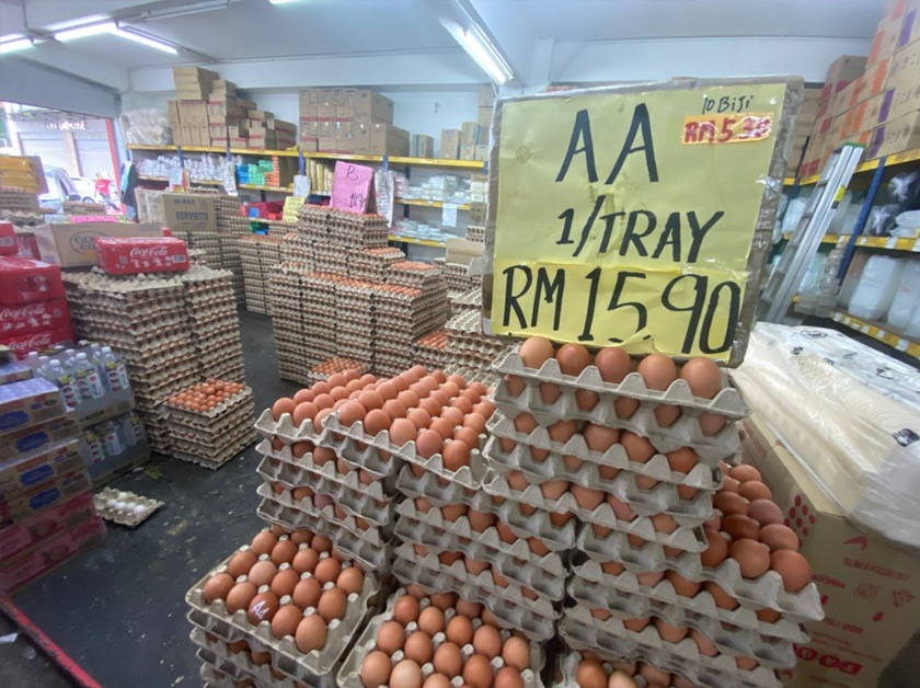 Bekalan telur di pasaran semakin pulih, namun wujud pula dakwaan pihak memanipulasi gred telur. - Gambar/ Astro AWANI
