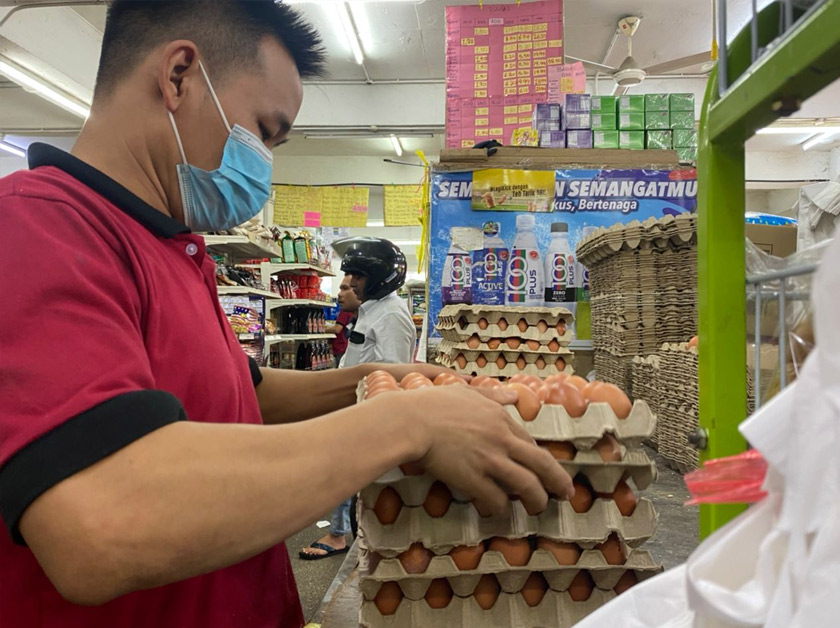 Telur gred AA, B dan C antara yang dicari oleh pengguna di pasaran. - Gambar/ Astro AWANI