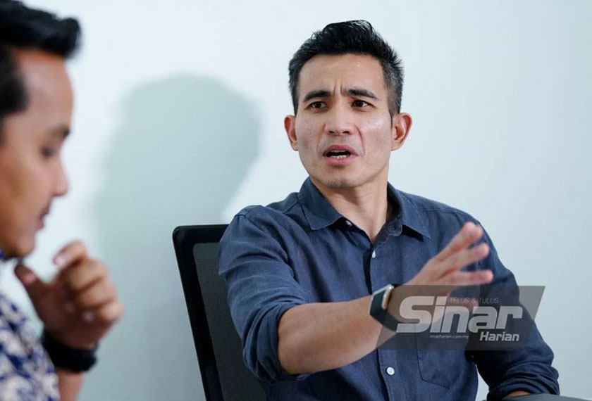 Shahril (dua kanan) pada program Sinar Live bertajuk 'Pahit nak telan, tapi...' yang dikendalikan hos Hazwan Mokhtar dan disiarkan di Facebook Sinar Harian pada Khamis. - Foto Sinar Harian