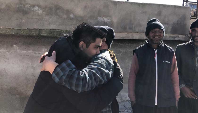 Pelukan dan doa yang dititipkan Jumaah Yizman (kanan) kepada wartawan Astro AWANI, Hilmi Malik menjadi kenangan paling manis untuk dibawa pulang ke Malaysia kelak. - Gambar Astro AWANI