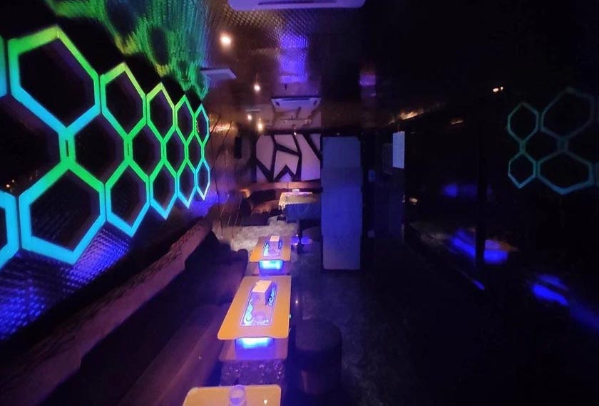 Bilik karaoke mewah yang disediakan di sebuah pusat hiburan di ibu negara digempur imigresen pada Sabtu. - Foto Sinar Harian