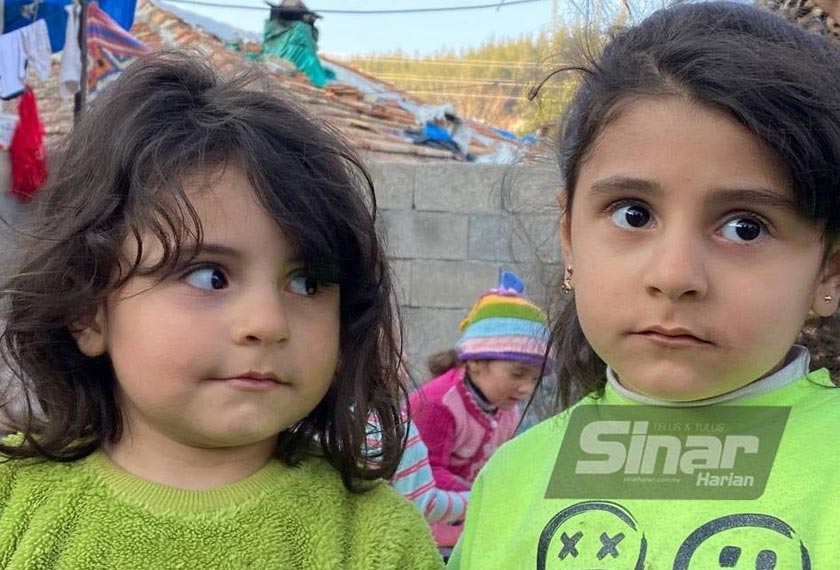 Judi Da'dush (kanan) bersama adiknya Shima. - Foto Sinar Harian