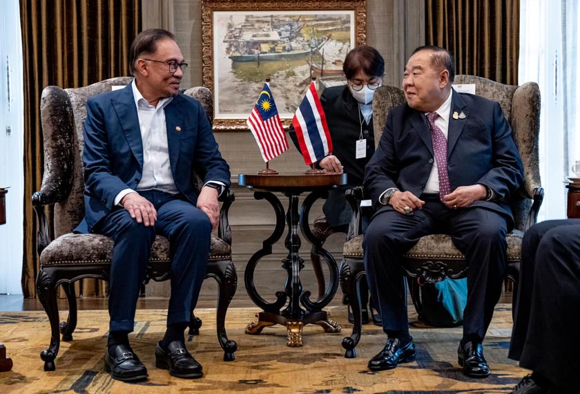 Kunjungan Timbalan Perdana Menteri Thailand, Prawit Wongsuwan ke atas Perdana Menteri, Datuk Seri Anwar Ibrahim pada 8 Disember lalu. - Gambar Facebook Anwar Ibrahim